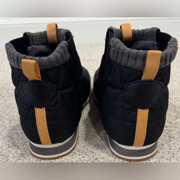 Barely Worn Teva ReEmber Mid Black Quilted Water Resistant Ankle Boot Sneakers - Picture 6 of 12